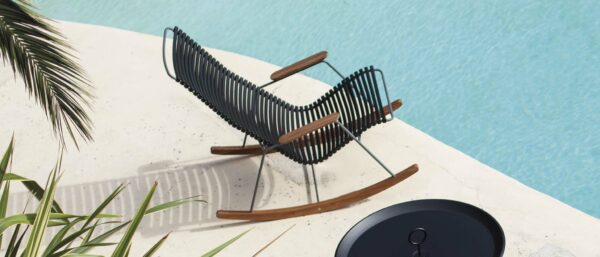 Rocking Chair Click Houe Ce fauteuil à bascule ludique et confortable saura trouver sa place dehors comme dedans.