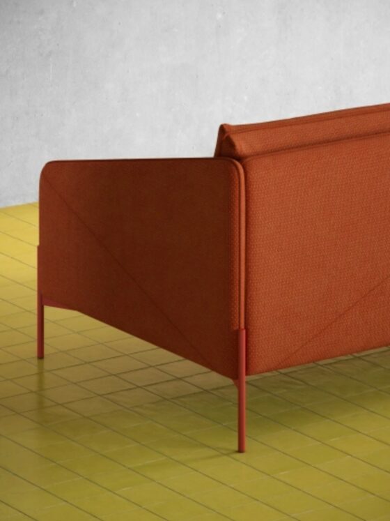 Silebo maison ! vous propose Le canapé Spectrum de Prostoria qui invite à la détente, le bouquinage, la discussion...