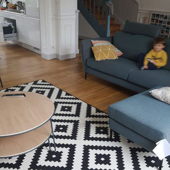 Aménagement d'un espace salon avec une table basse de Harto et un canapé modulable de Sits